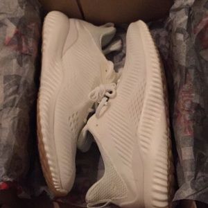 Adidas alphabounce BRAND NEW
